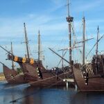 Réplica de las tres carabelas que participaron en el primer viaje de Cristobal Colón, en el Muelle de las Carabelas (Palos de la Frontera, España)