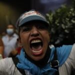 Simpatizantes de la presidente electa Xiomara Castro ingresan a la sesión de instalación del Parlamento para el periodo 2022-2026