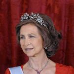 La Reina Sofía con una tiara floral.