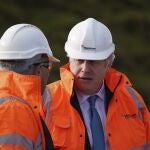 El primer ministro Boris Johnson durante una visita a Penmaenmawr, al norte de Gales, mientras aguarda las conclusiones de la investigación