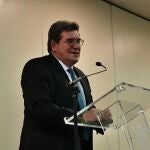 El ministro de Inclusión, Seguridad Social y Migraciones, José Luis Escrivá, interviene en un encuentro con representantes del sector empresarial y sindical de la Ciudad Autónoma de Ceuta, a 27 de enero de 2022
