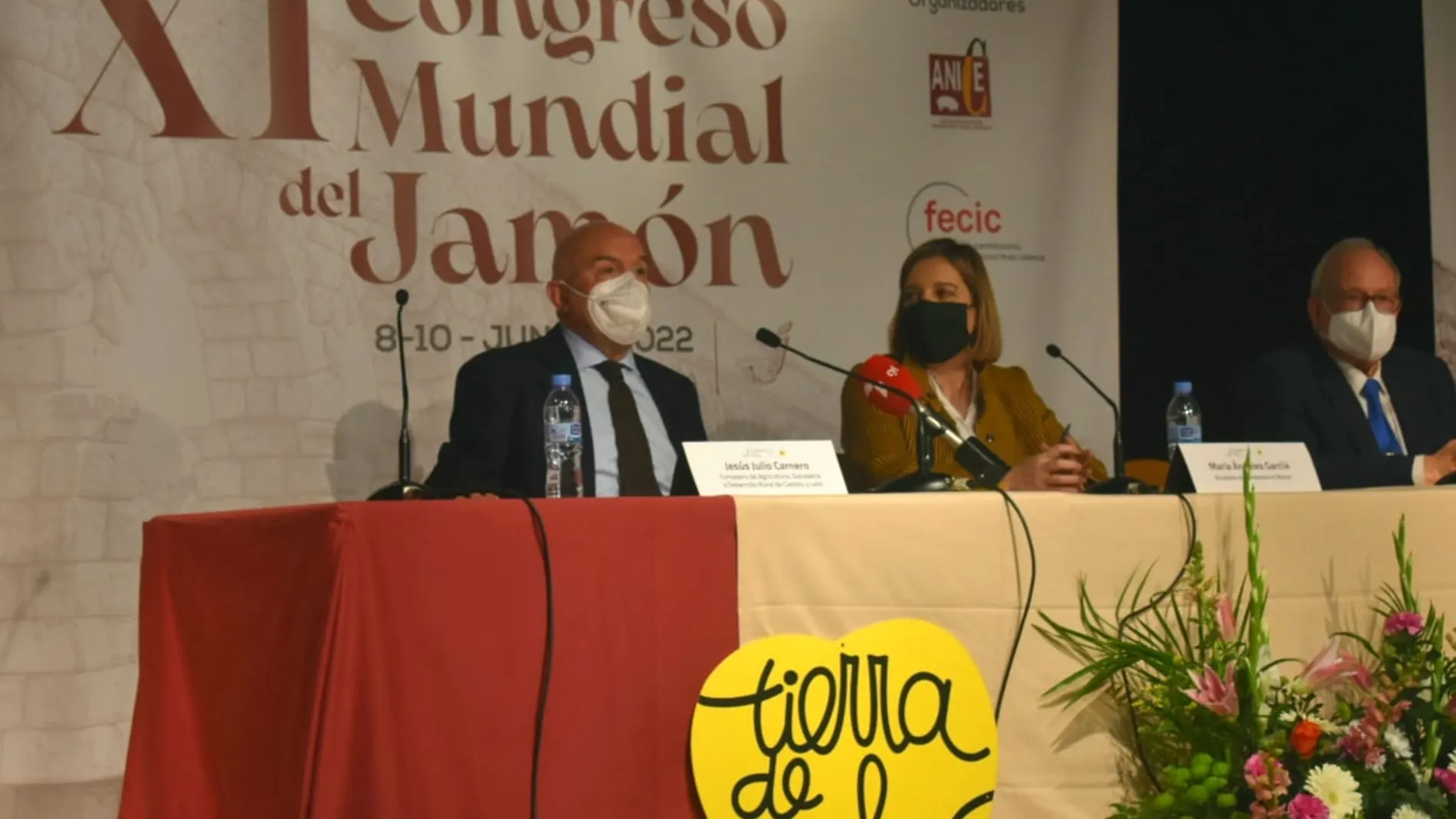 El consejero Jesús Julio Carnero participa en la jornada "Contra la despoblación, más jamón"