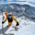 El alpinista alemán David Göttler, en la pared de Rupal del Nanga Parbat hace unos días