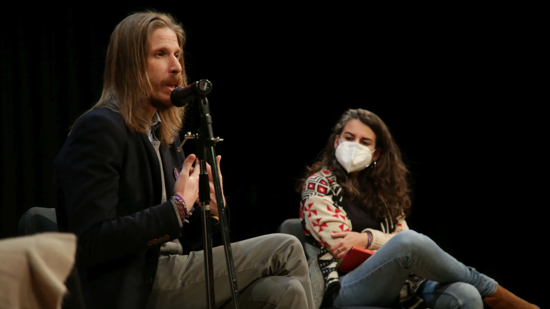 Pablo Fernández, candidato de Unidas Podemos a la presidencia de Castilla y León, Irene de Miguel, secretaria de Horizonte Verde y Revitalización del Medio Rural de Podemos e Isabel Reguilón, candidata de Unidas Podemos en Zamora, durante el acto de campaña celebrado en Zamora,