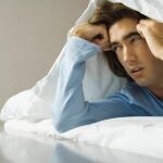 Un hombre con resaca