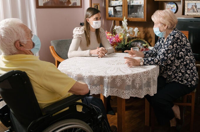 El Servicio de Ayuda a Domicilio atiende las necesidades básicas diarias de las personas que lo necesitan.