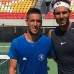 Damir Dzumhur junto a Rafa Nadal