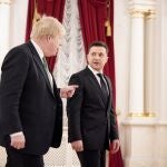 Boris Johnson con el presidente de Ucrania Volodymyr Zelensky