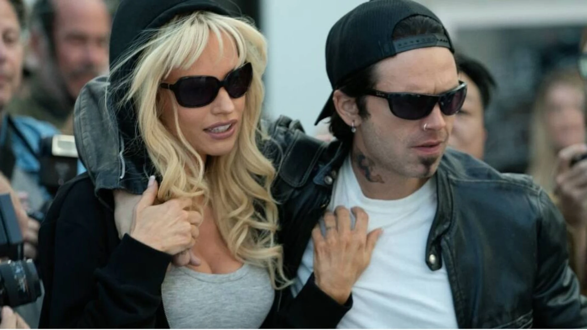 Imagen de la serie sobre el vídeo sexual de Pamela Anderson