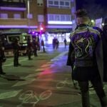 Una persona durante una concentración en la avenida Meridiana de Barcelona, a 1 de febrero de 2022.Lorena Sopêna / Europa Press