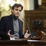 El presidente del grupo confederal Unidas Podemos-En Comú Podem-Galicia en Común, Jaume Asens, interviene en una sesión plenaria en el Congreso de los Diputados