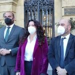 La consejera de Igualdad, Políticas Sociales y Conciliación de la Junta de Andalucía (c) este miércoles en Córdoba, donde ha defendido la labor de los centros de protección de menores