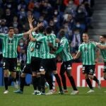 Los jugadores del Betis celebran el segundo gol del equipo andaluz durante el partido de Copa ante la Real Sociedad