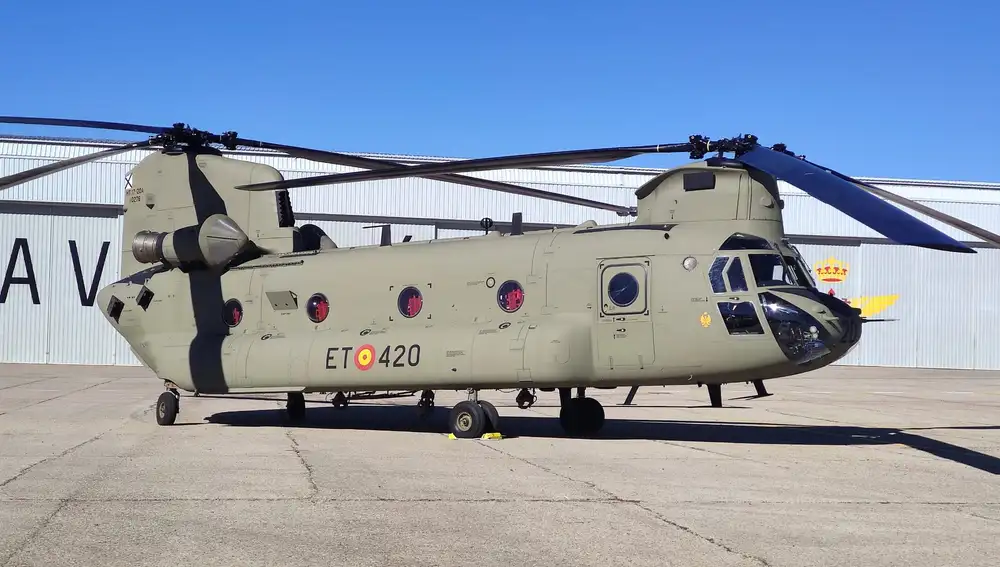 Primer helicóptero Chinook F en la base de Colmenar Viejo