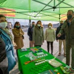 El secretario general de VOX, Javier Ortega-Smith, atiende a los medios de comunicación frente a la Escuela de Policía, junto al cabeza de lista de la formación a las Cortes por Ávila, José Antonio Palomo