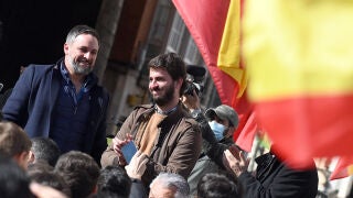El presidente de Vox, Santiago Abascal y el candidato a la presidencia a las Cortes de Castilla y Le&oacute;n, Juan Garc&iacute;a-Gallardo y el exfuncionario de prisiones Jos&eacute; Antonio Lara visitan Burgos y ofrecen un mitin en el Arco de Santamar&iacute;a