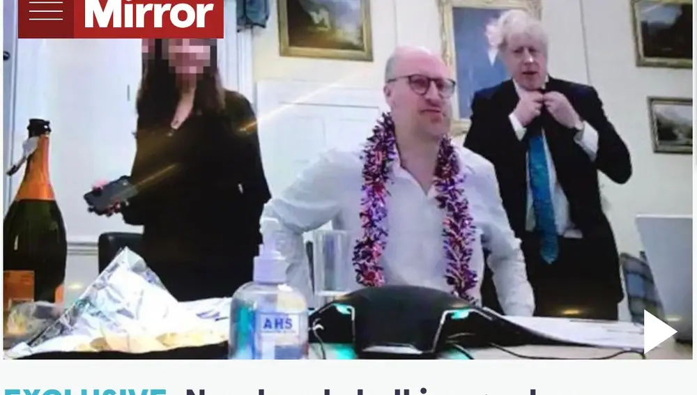 Exclusiva del "Mirror" que muestra a Johnson en una de sus polémicas fiestas