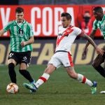 Óscar Trejo con el Rayo Vallecano. EFE / Juanjo Martín.
