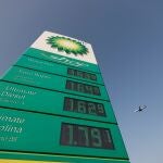 El precio de la gasolina ha marcado un nuevo máximo histórico por segunda semana consecutiva, mientras que el gasóleo se ha quedado a las puertas de superar un récord vigente desde hace más de nueve años