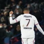 Kylian Mbappé celebra un gol con el PSG