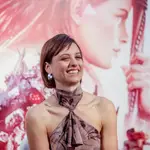 La actriz de cine y doblaje Michelle Jenner, posa durante el lanzamiento de Horizon Forbidden West para PS4 y PS5