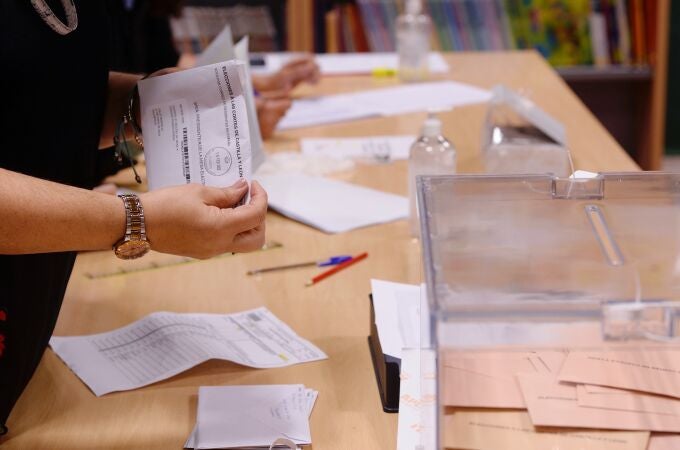 Miembros de la mesa de un colegio electoral