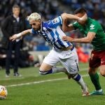 Adnan Januzaj con la Real Sociedad.-EFE/Juan Herrero