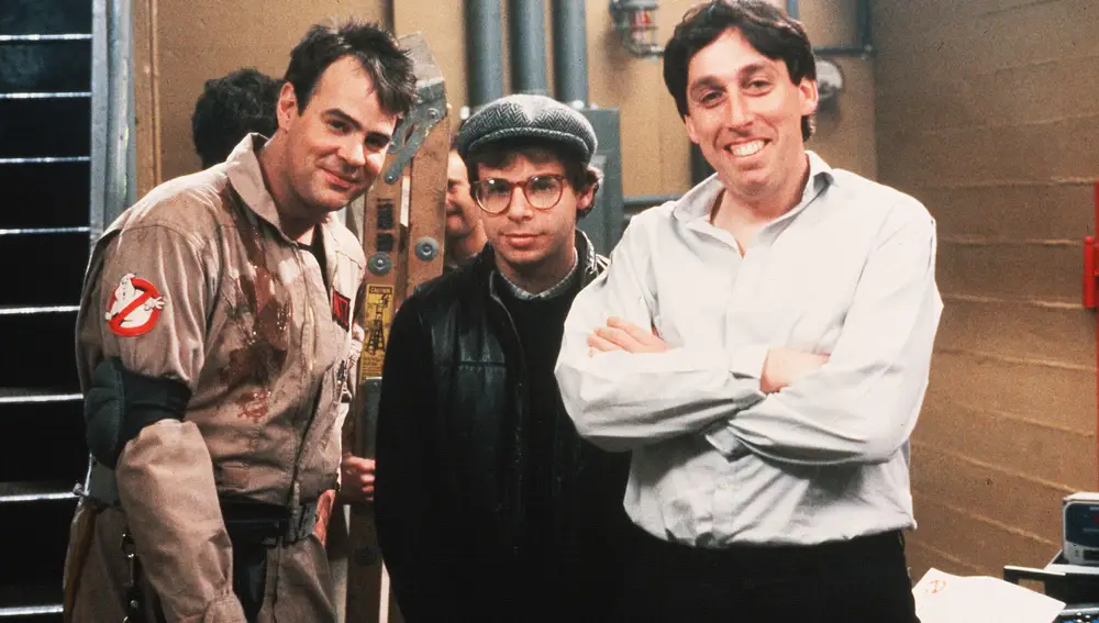 El director, con dos de los protagonistas de "Los cazafantasmas"