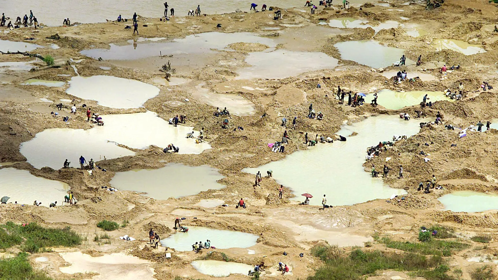 Una extracción de diamantes en Sierra Leona el 28 September 2001
