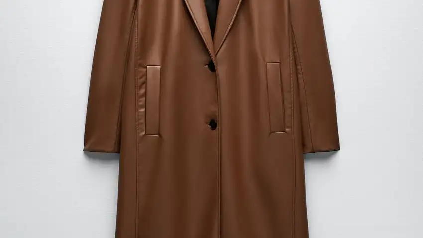 Gabardina efecto piel.