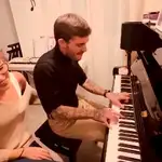 Ana Guerra y Víctor Elías revolucionan las redes con su beso