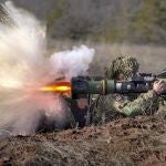 Un soldado del Ejército ucraniano se entrena en la región de Donetsk