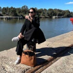 Vicky Martín Berrocal con zapatillas Veja.