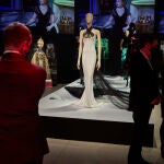 Vista de alguno de los trajes que forman parte de la exposición "Cine y moda. Por Jean Paul Gualtier" en el Caixaforum de Madrid este jueves. La exposición presenta 80 prendas icónicas de Audrey Hepburn, Sharon Stone o Madonna donde Jean Paul Gaultier plasma su mirada sobre el cine y la moda.