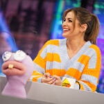 Nuria Roca con jersey de Mango.