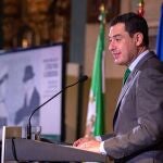 El presidente de la Junta de Andalucía, Juanma Moreno, durante su intervención en la primera jornada "Letras para la Concordia"