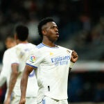 Vinicius Junior celebra el gol que le marcó al Alavés