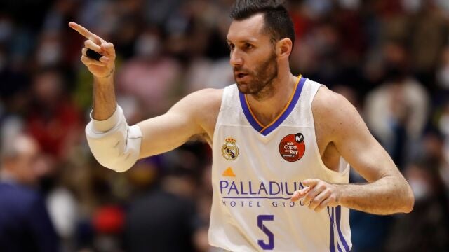 Rudy, que jugó sus primeros minutos en la Copa, después de anotar un triple