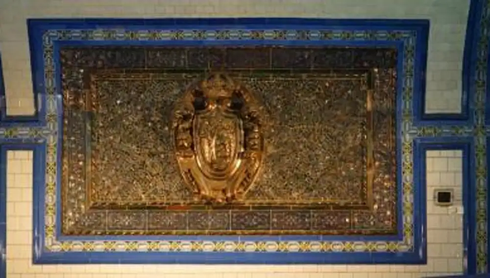 Decoración de Antonio Palacios en la estación del Metro