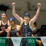 Lia Thomas celebra la victoria