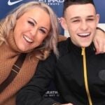 La madre de Phil Foden y el futbolista del Manchester City.