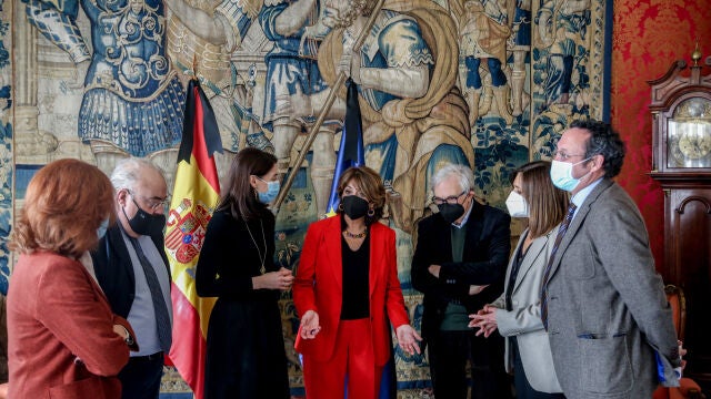 La ministra de Justicia, Pilar Llop y la fiscal general del Estado, Dolores Delgado, en el Ministerio de Justicia, este lunes 21 de febrero de 2022.