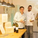 El enólogo de Abadía Retuerta, Ángel Anocíbar, y su chef, Marc Segarra, durante la presentación