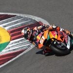 Pedro Acosta durante el test de Moto2 en Portimao (Portugal)