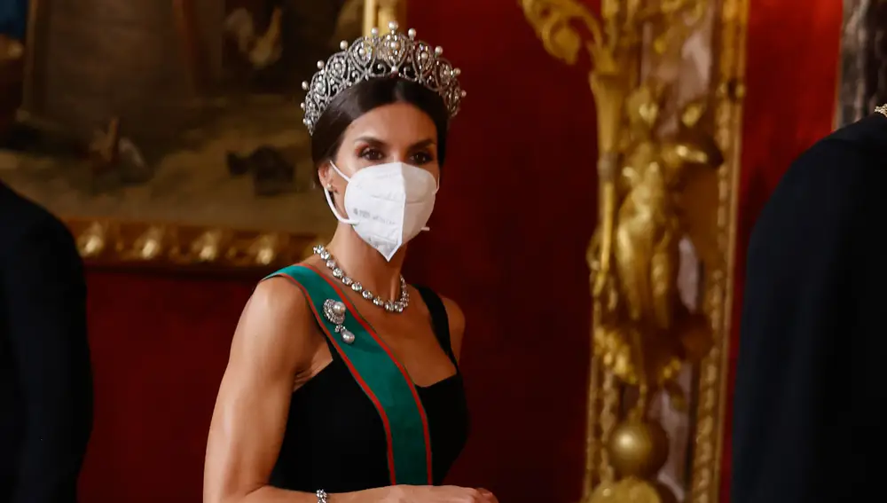 La reina española Letizia Ortiz durante una cena de gala en el Palacio Real, en Madrid, con motivo del viaje oficial del presidente de Italia a España, en Madrid el martes 16 de noviembre de 2021.