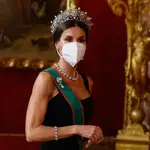 La reina española Letizia Ortiz durante una cena de gala en el Palacio Real, en Madrid, con motivo del viaje oficial del presidente de Italia a España, en Madrid el martes 16 de noviembre de 2021.