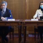 El presidente del Tribunal Supremo y del CGPJ, Carlos Lesmes (izda.) y la ministra de Justicia, Pilar LLop, ayer, en la reunión