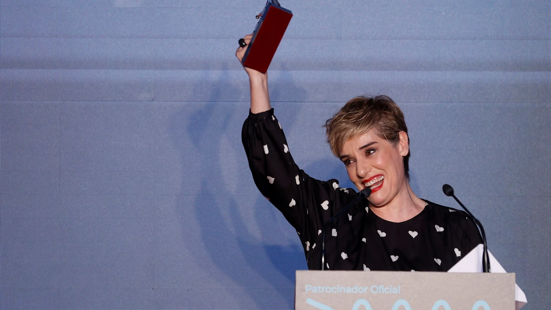 MADRID, 22/02/2022.- La actriz Anabel Alonso tras recibir el "Premio Especial" a toda su trayectoria durante la gala de entrega de los Premios MiM, este martes en el Hotel Puerta América de Madrid. EFE/Juanjo Martín.