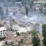 Instant&aacute;nea del pueblo de Ria&ntilde;o con la mayor&iacute;a de las casas derruidas