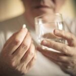 Las personas mayores de 65 años son las que menos se automedican
